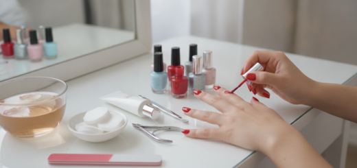 découvrez notre tuto étape par étape pour une manucure maison parfaite. apprenez toutes les astuces pour des ongles soignés et élégants chez vous.